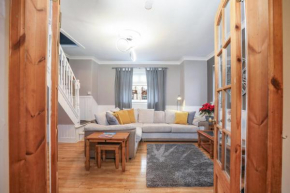 Beautiful 4 Bedroom Cottage - Free Parking
